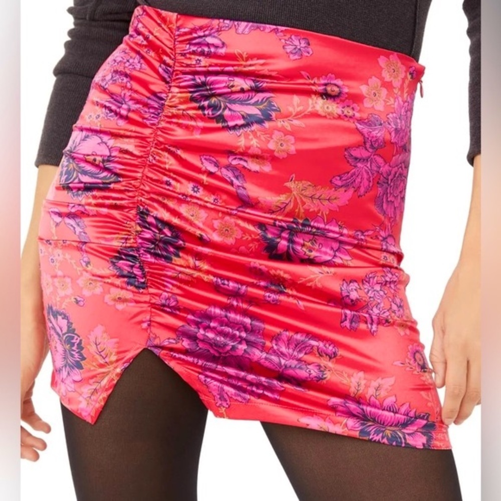 NWT Size 2 Free People Ava’s Print Miniskirt Deep Magenta Pink Floral